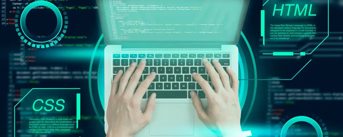 Códigos y símbolos de programación con lenguaje tecnológico en una laptop
