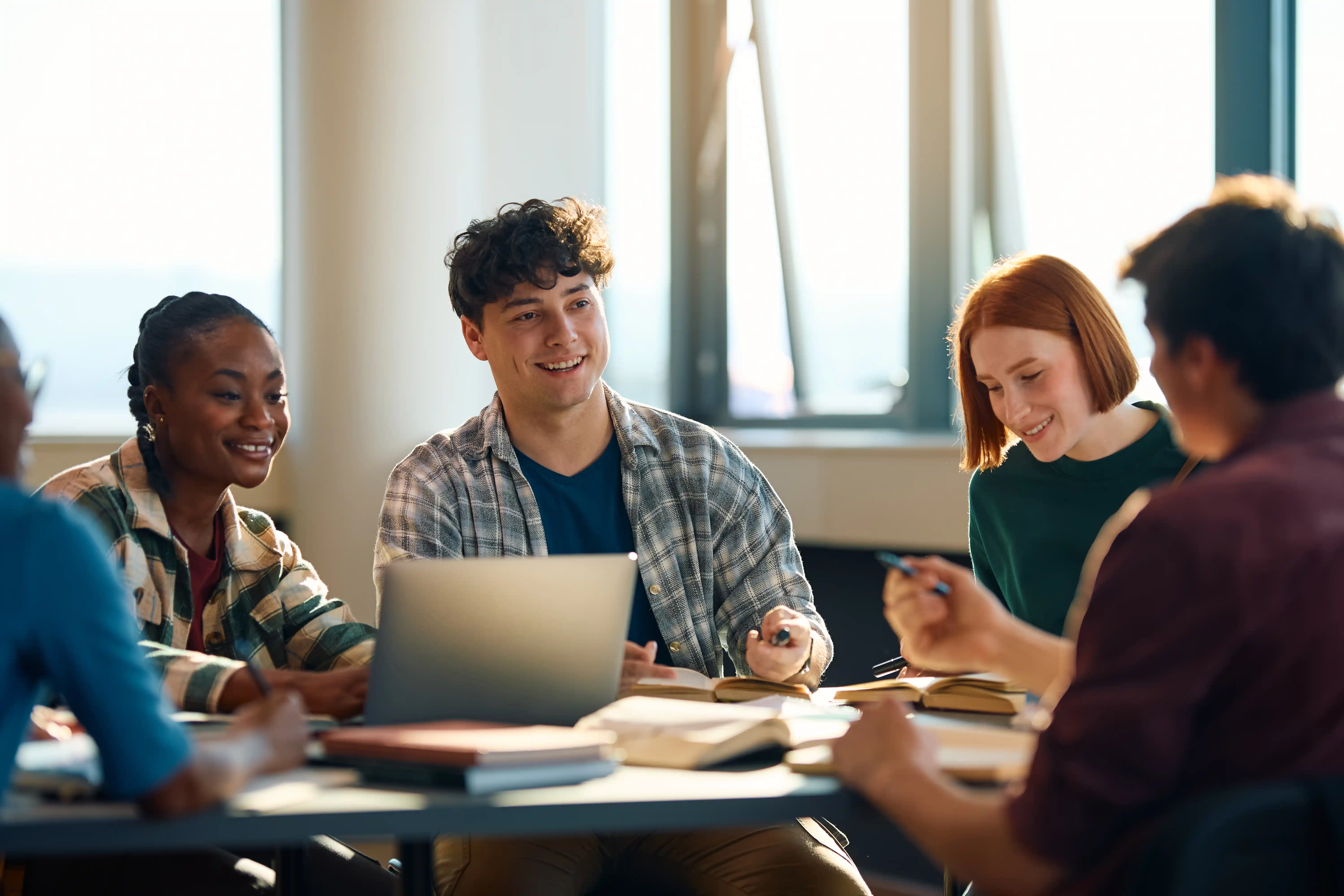 Grupos de estudio: Guía, ventajas y herramientas digitales