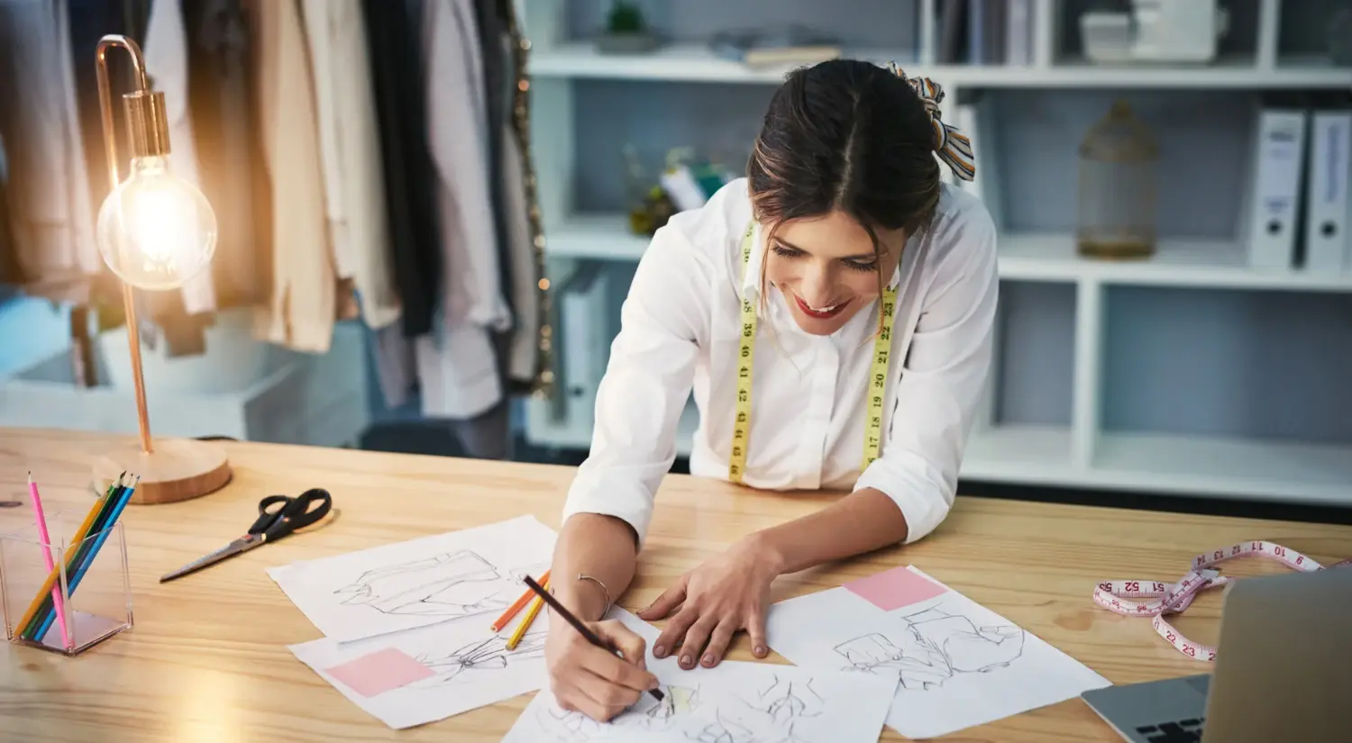 ¿Qué hace un diseñador de modas ¡Creatividad, estrategia y más!